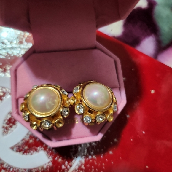 Christian Dior Vintage Signed Clip-on earrings - Picture 3 of 15